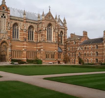 Oxford University: A Historic Institution Leading Global Education with its 2025 AI Initiative