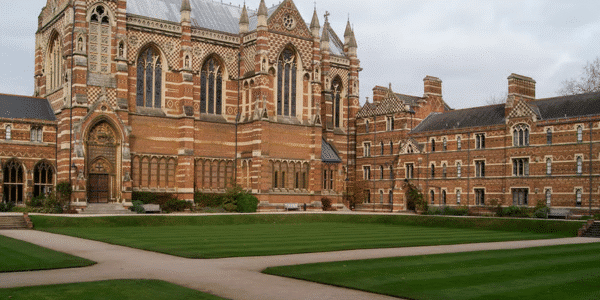 Oxford University: A Historic Institution Leading Global Education with its 2025 AI Initiative